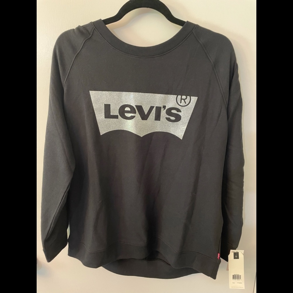 Levis black sweatshirt